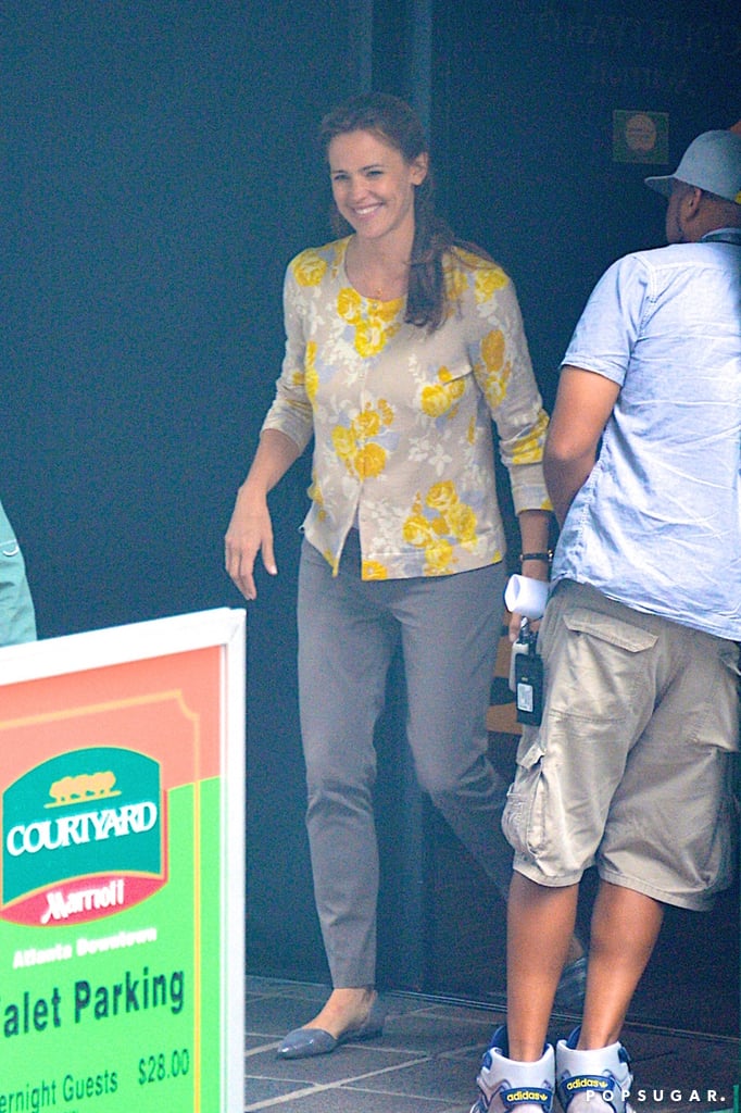 Jennifer Garner Smiling on Set in Atlanta | July 2015