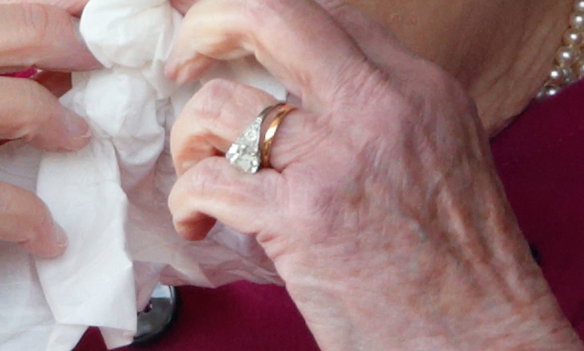 Gedeeltelijk Australische persoon Zaklampen Queen Elizabeth's Engagement Ring | POPSUGAR Fashion