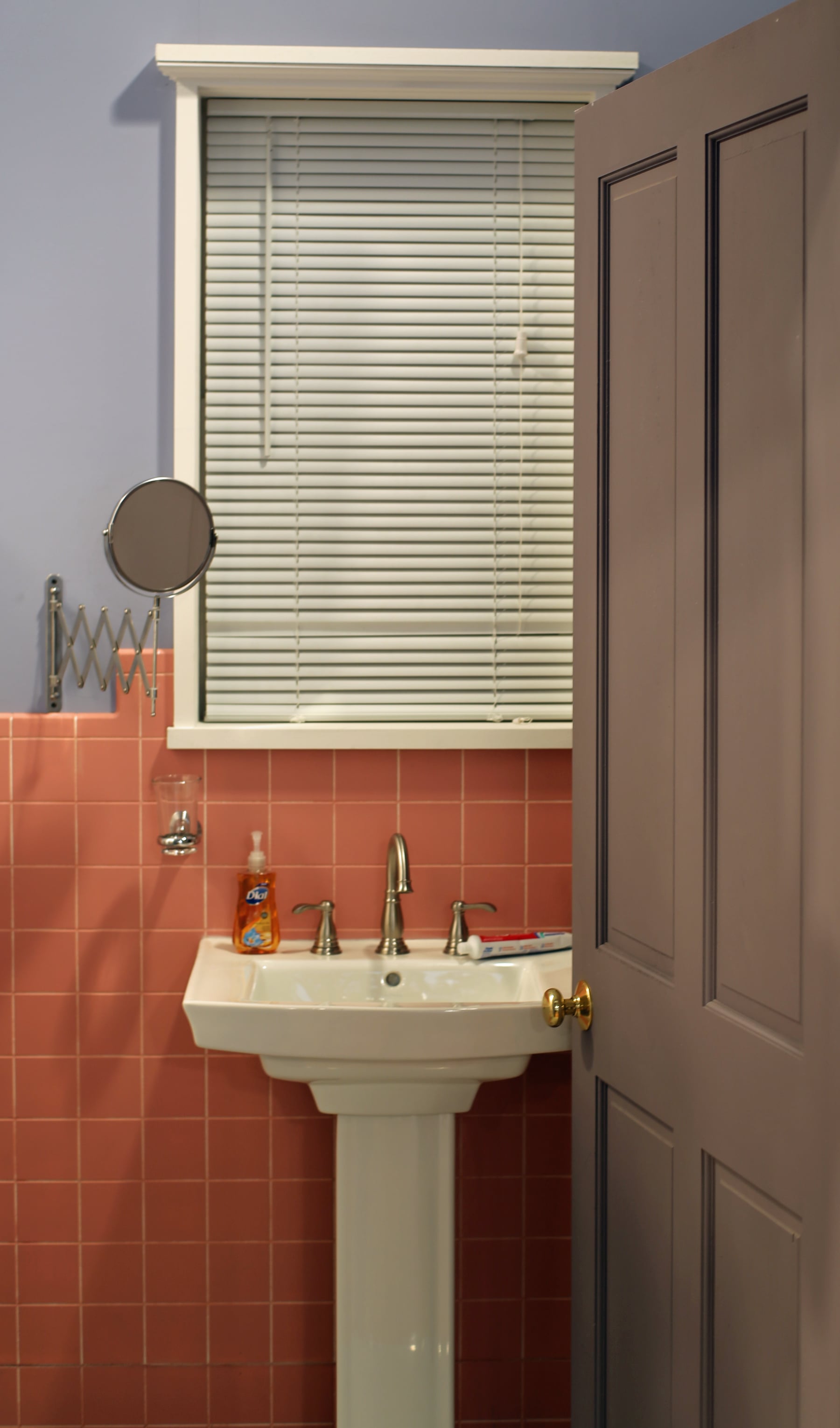 Seinfeld Apartment Tour Popsugar Home