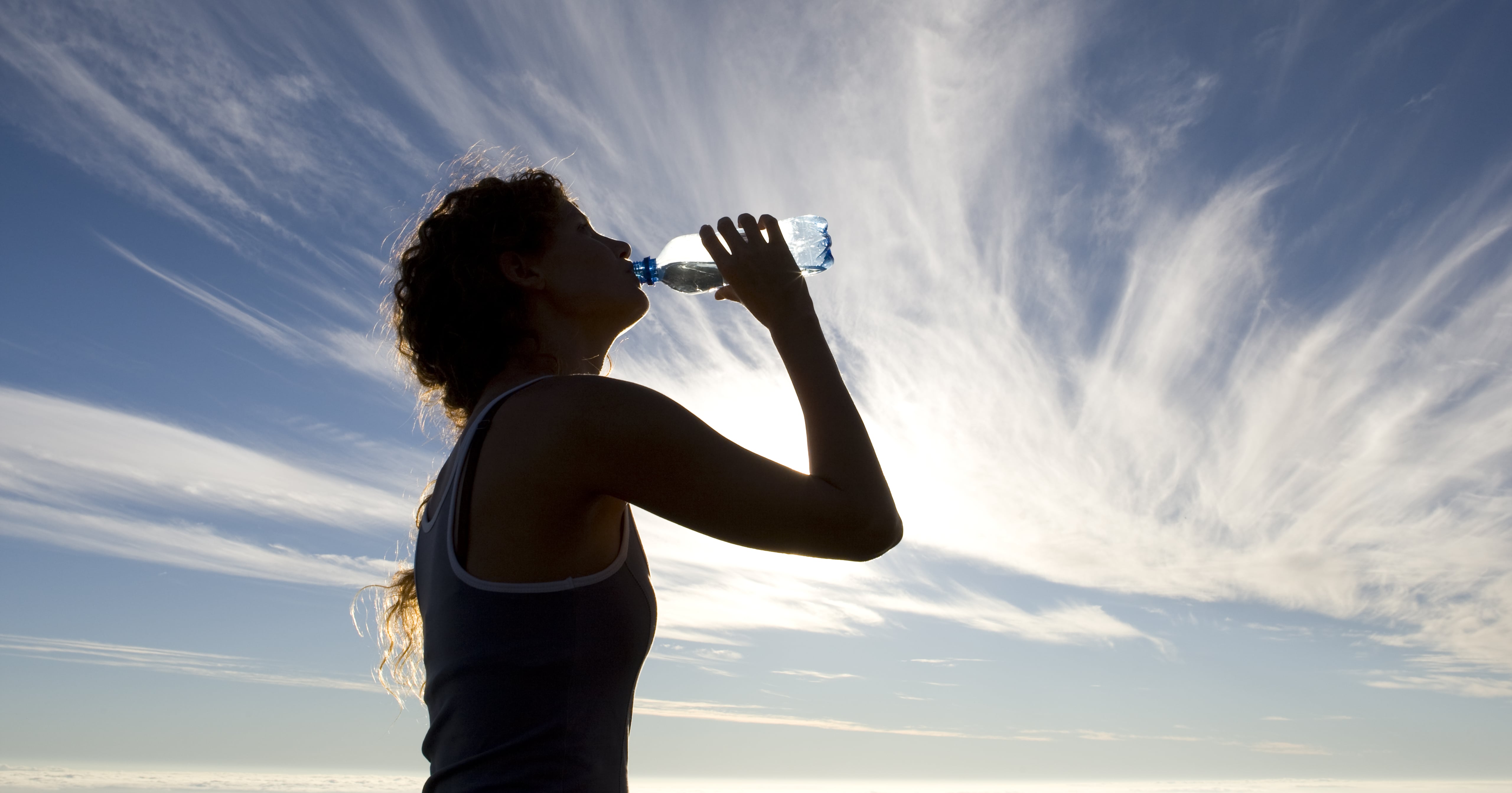 How to Tell If You’re Dehydrated, According to 2 MDs