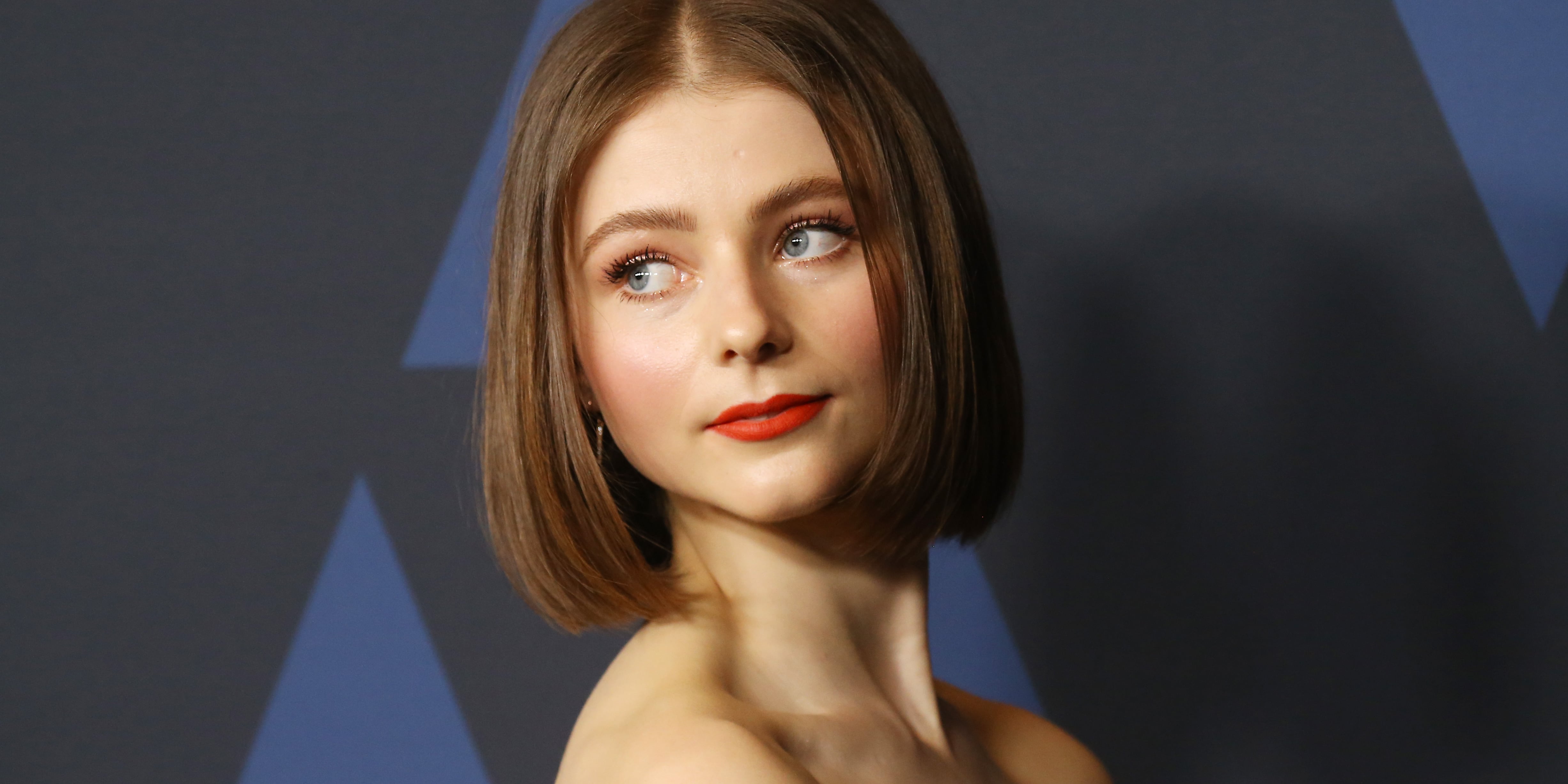 Who Is Thomasin McKenzie? Facts About the 21-Year-Old Actor | PS 