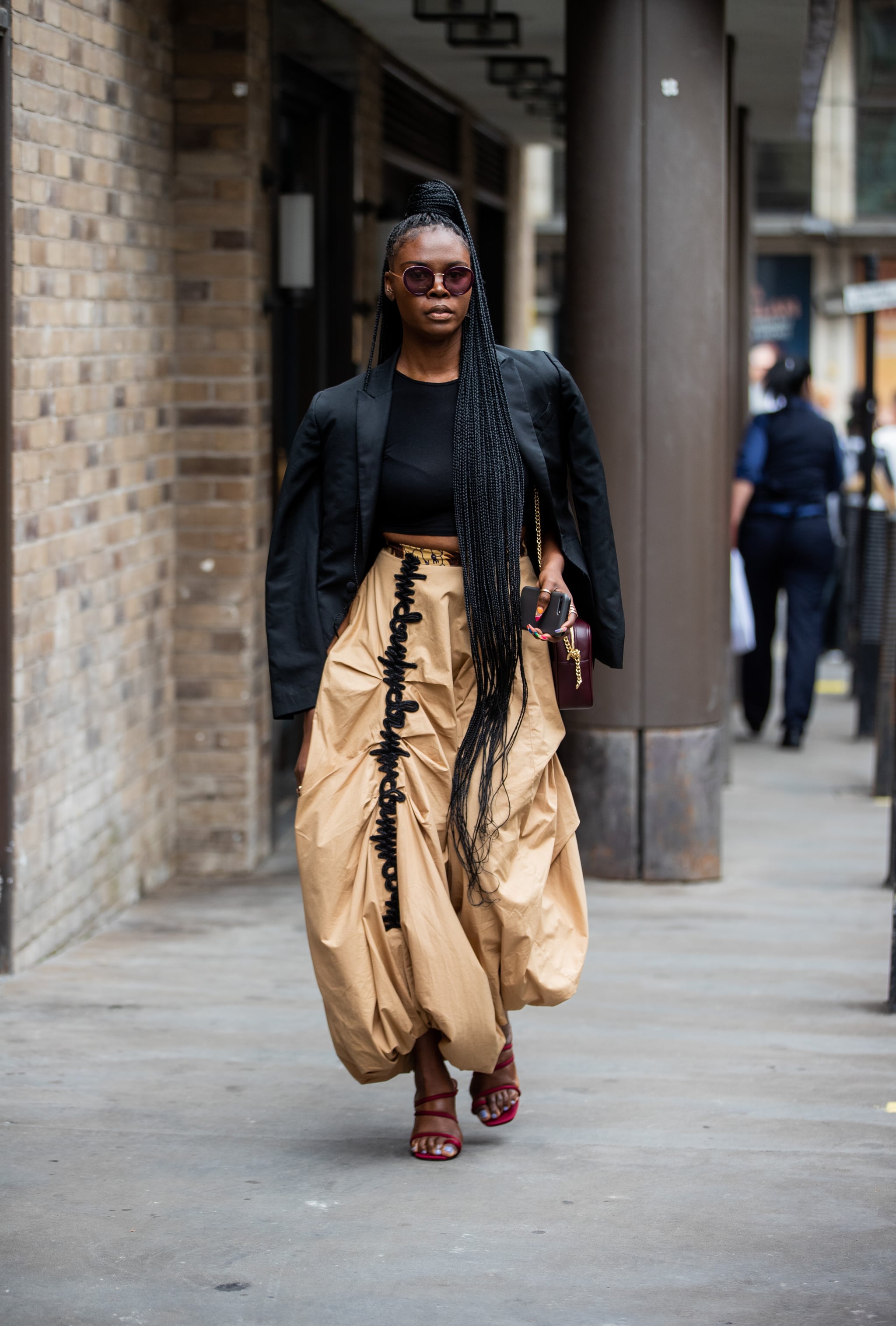 The Best Street Style at London Fashion Week Spring 2022 | POPSUGAR Fashion