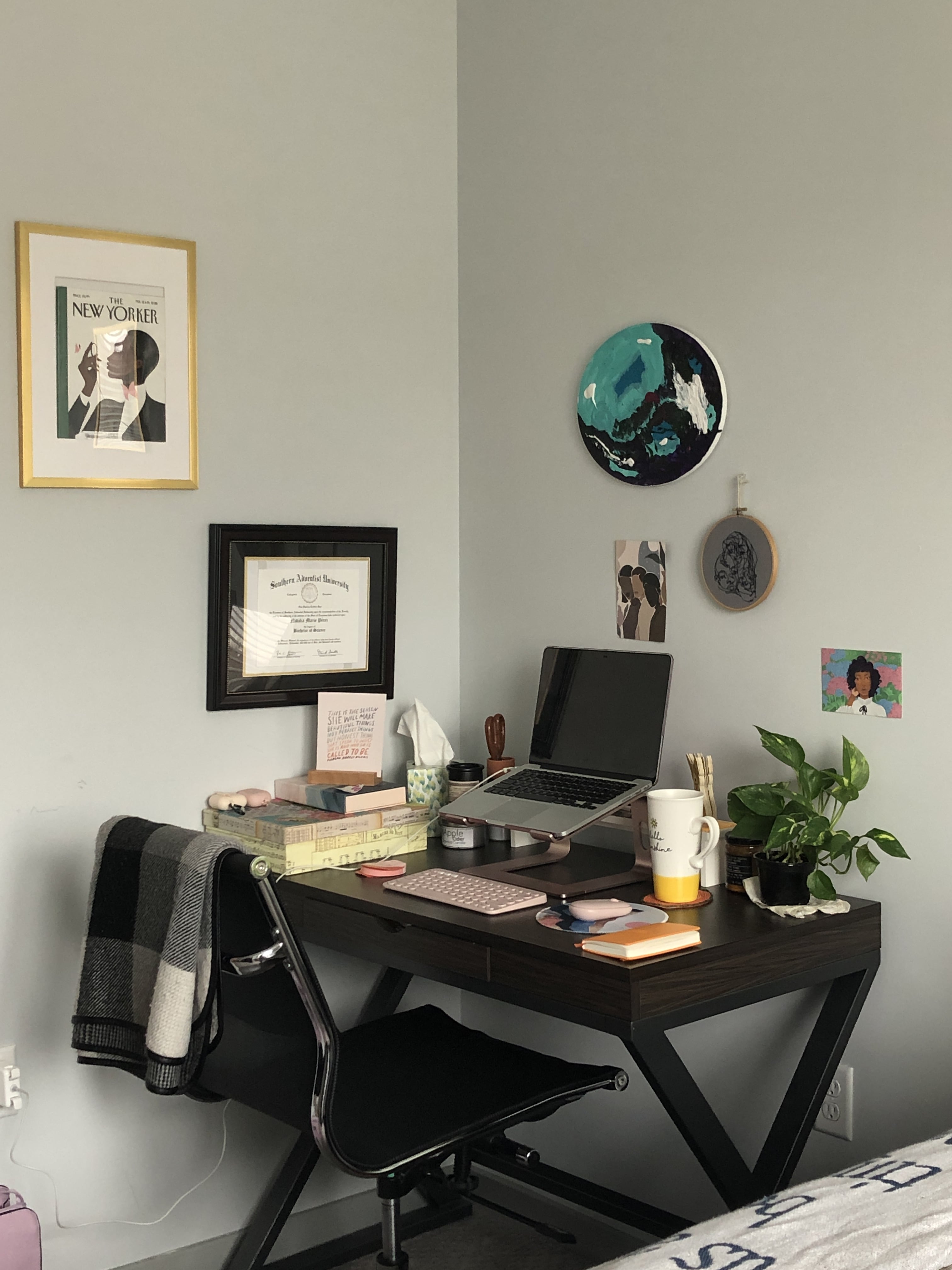 Tips for setting up a bedroom desk