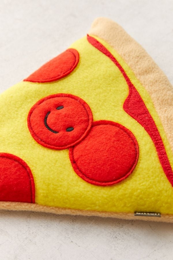 Huggable Pizza Heating + Cooling Pad ($29)