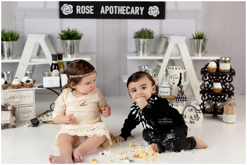 Adorable Schitt's Creek Cake Smash With Babies