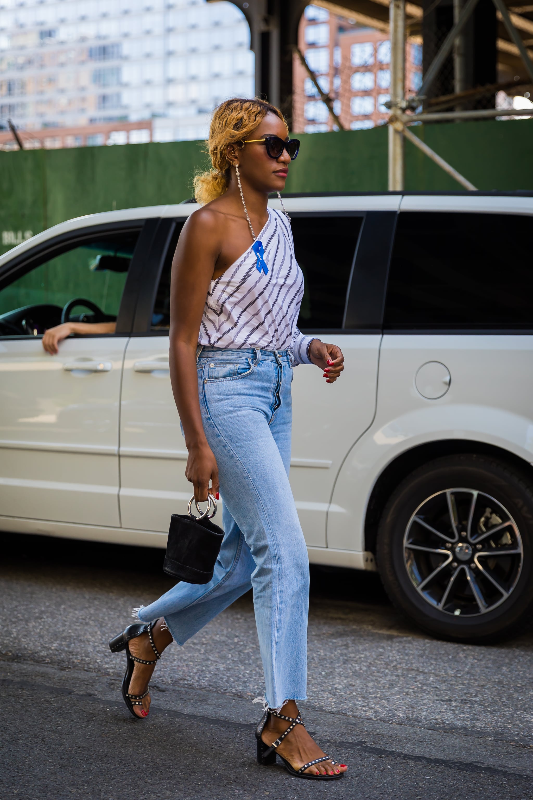 tyk Athletic Halvtreds Danielle Prescod's take on denim comes with all the right accessories. |  The 60 Most Memorable Street Style Looks From Last Fashion Month | POPSUGAR  Fashion Photo 55