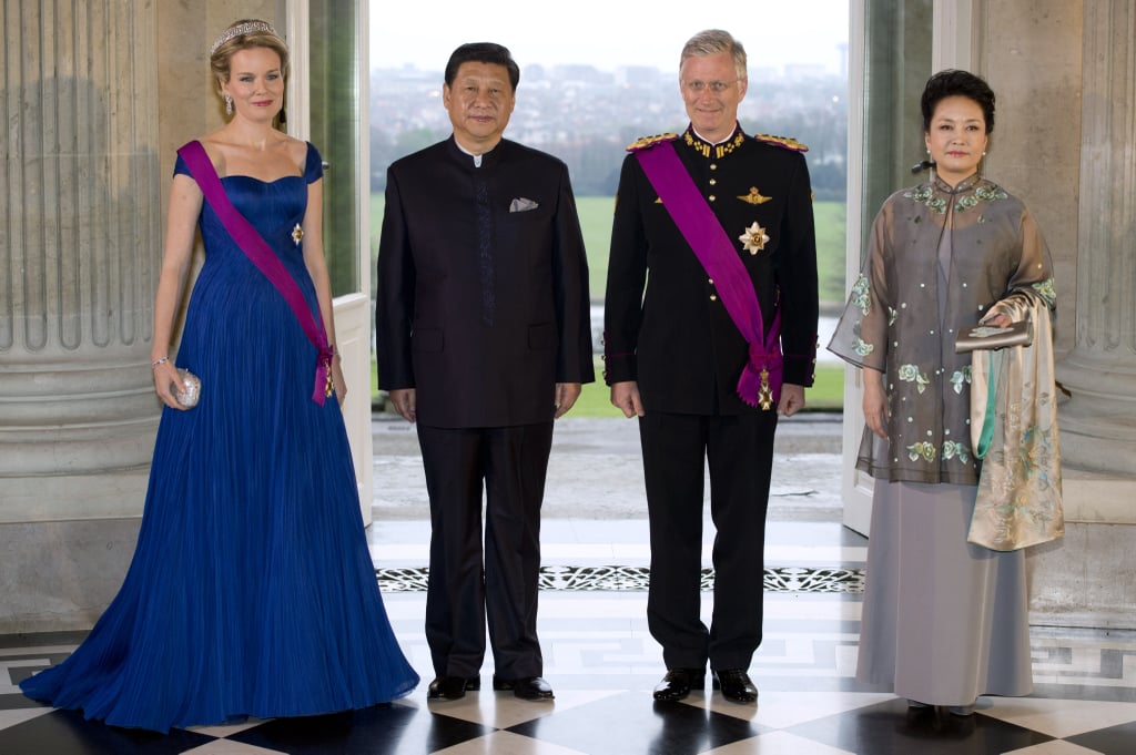 Ms. Liyuan's Eveningwear Always Makes Her Glow