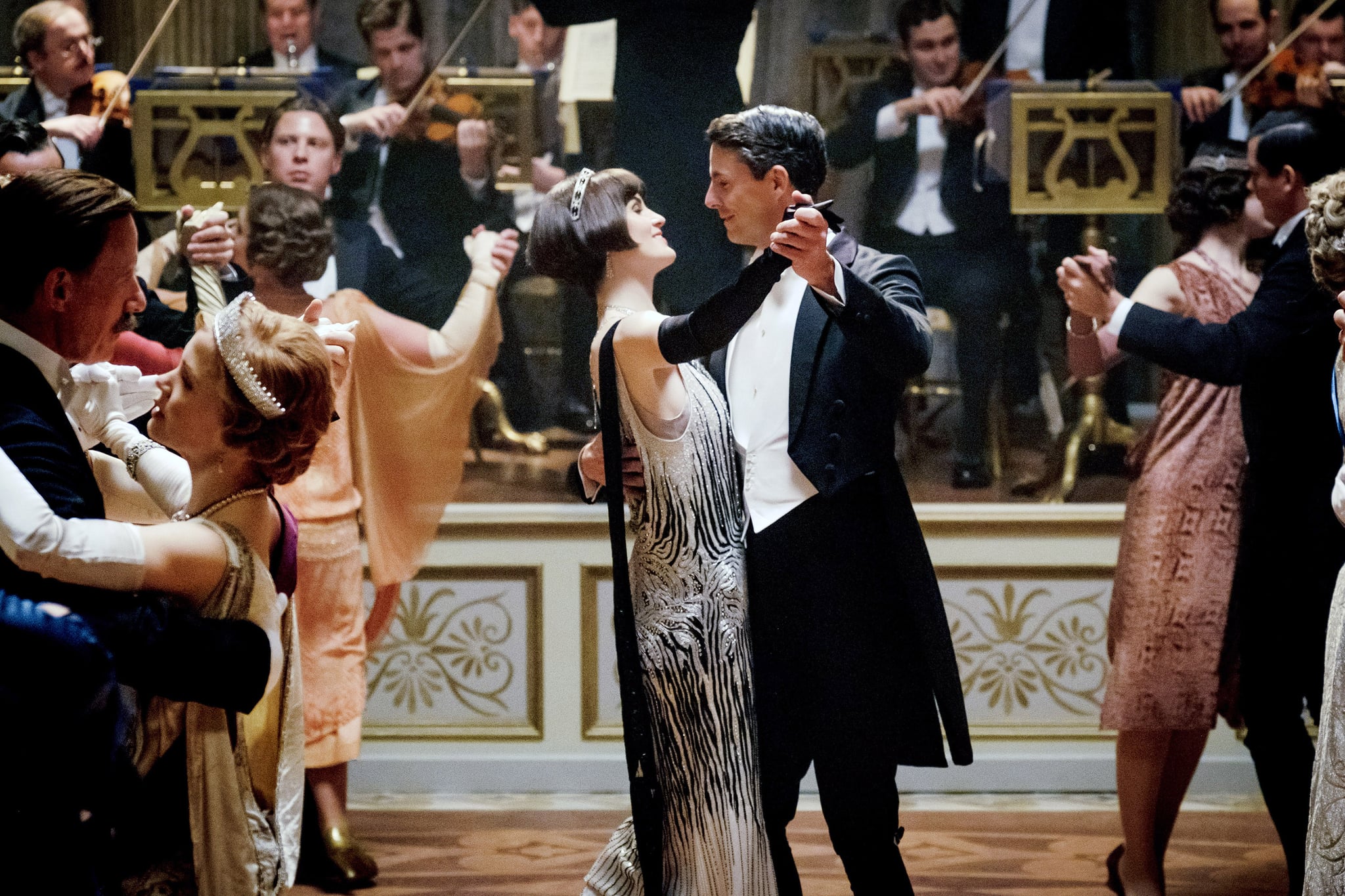 DOWNTON ABBEY, centre from left: Michelle Dockery, Matthew Goode, 2019. Ph: Jaap Buitendijk/  Focus Features /courtesy Everett Collection