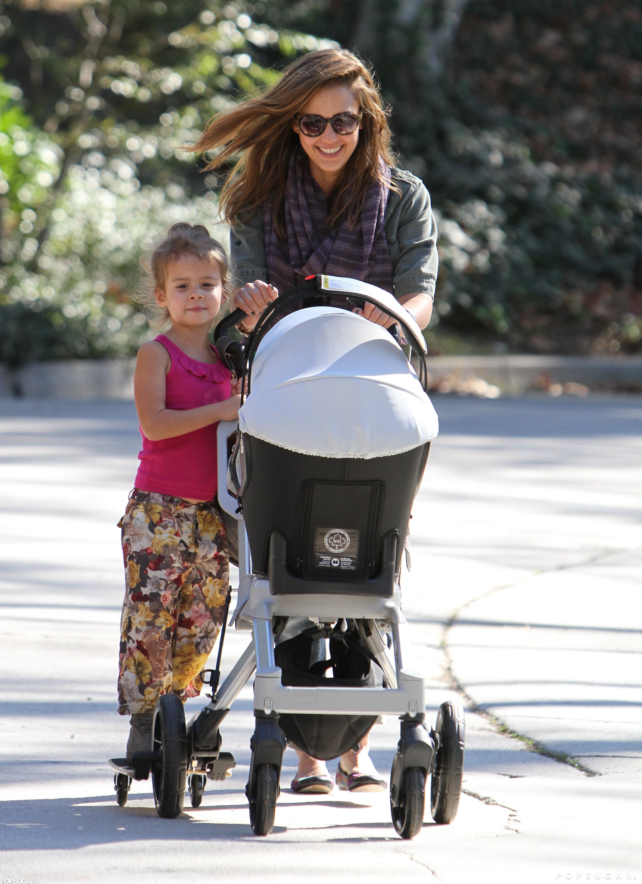 40+ Daughter Jessica Alba Younger Gif