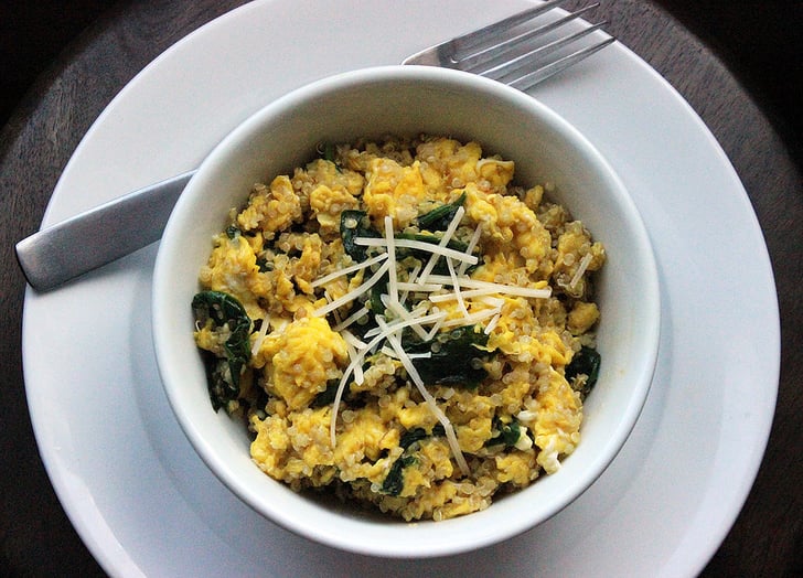 Quinoa and Egg Scramble With Spinach | 400-Calorie Breakfasts