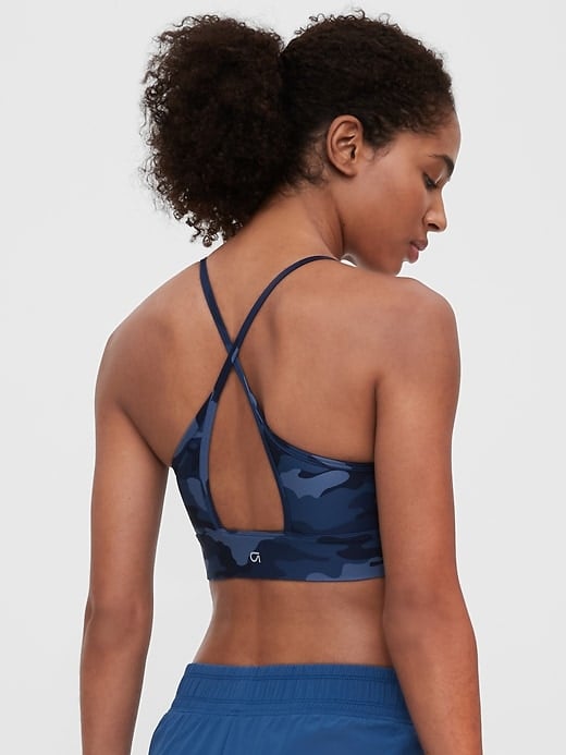 GapFit Blackout Medium Impact Crossback Sports Bra