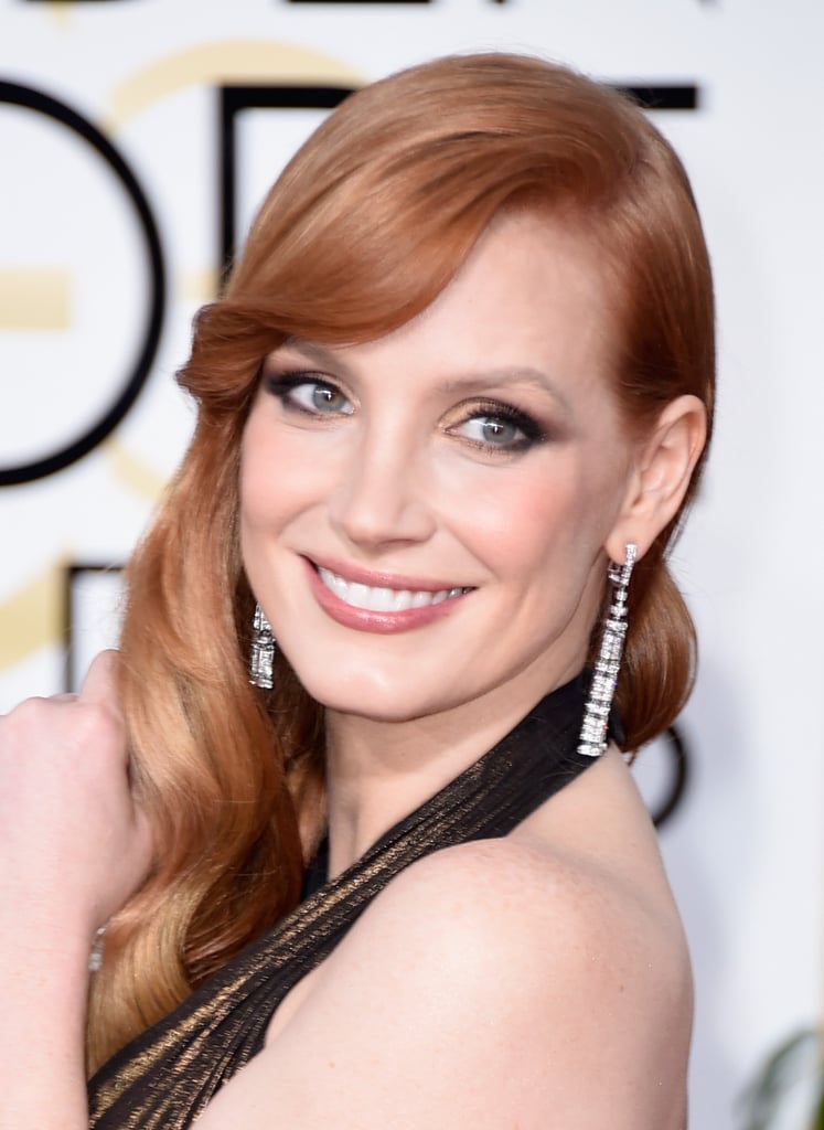 Adding to her '70s vibe, Jessica Chastain completed her look with a pair of Piaget earrings in white gold with diamonds.
