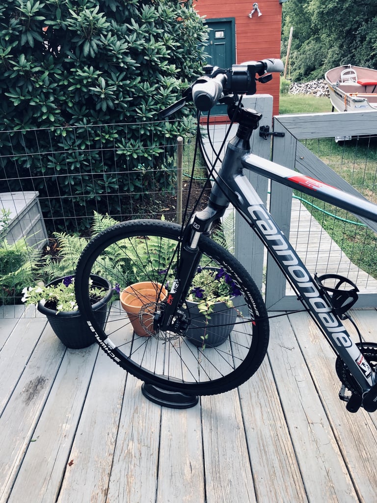 The wheel block in the front ensures that your bike stays stable.