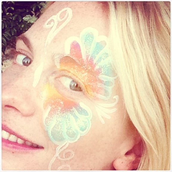 Poppy Delevingne channeled her inner flower child. 
Source: Instagram user poppydelevingne