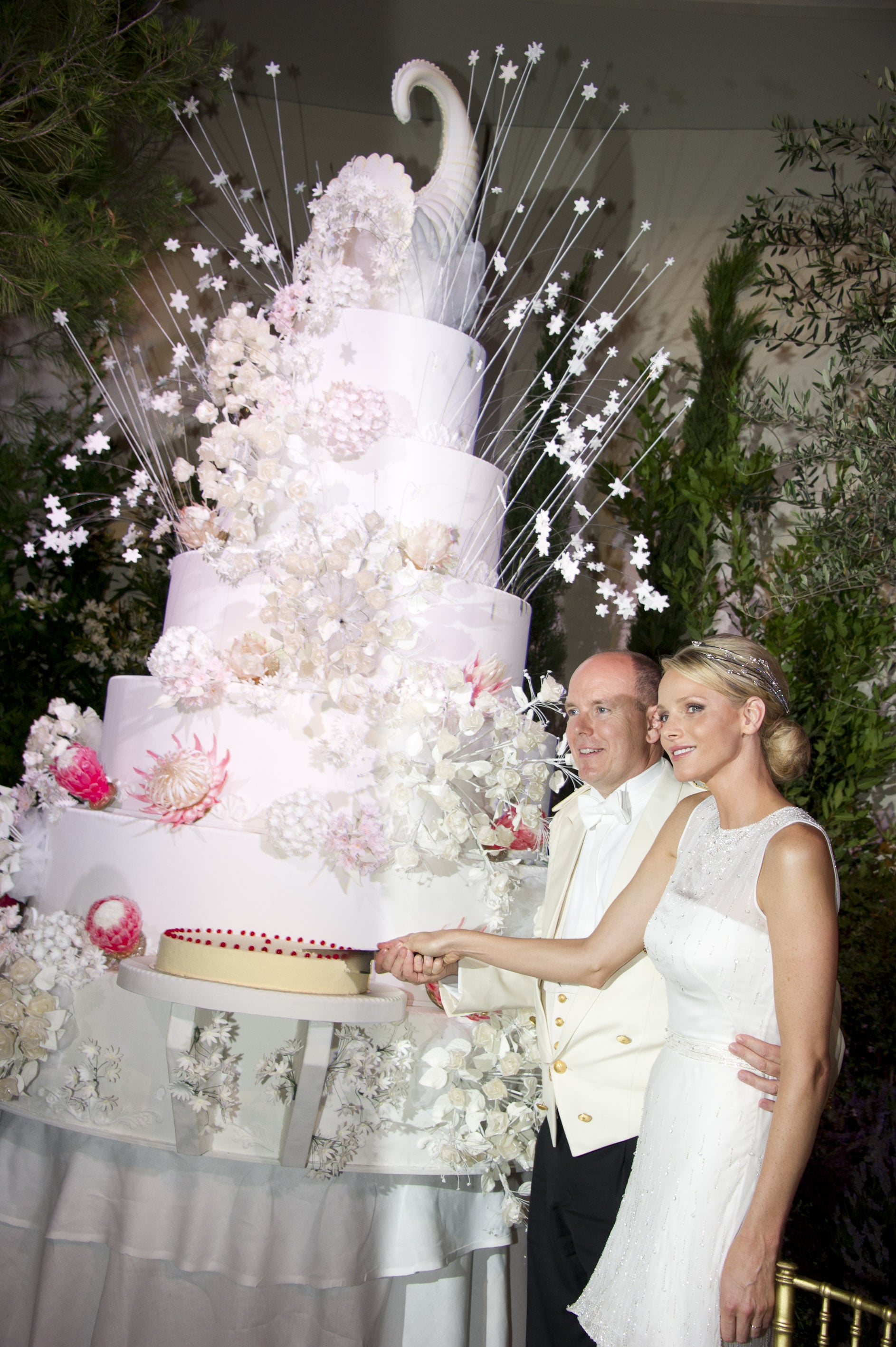 Their Wedding Cake Was The Centerpiece Of The Reception 8 Facts