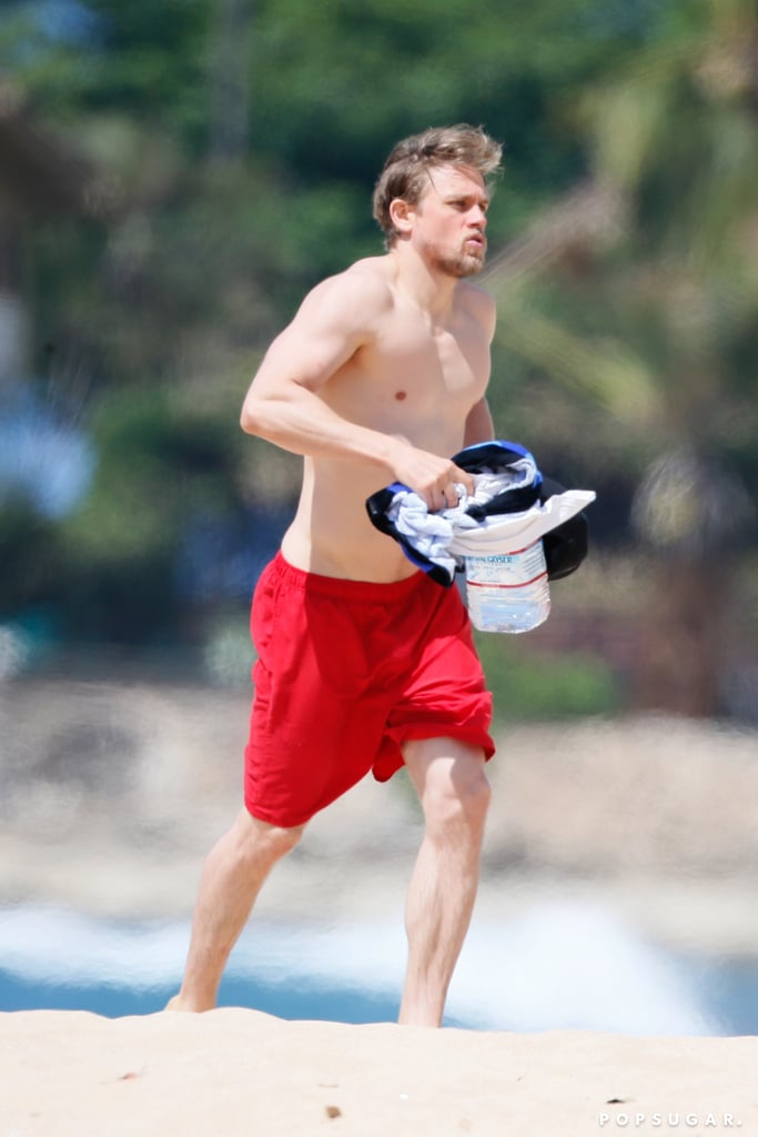 Shirtless-Charlie-Hunnam-Hawaii-Pictures