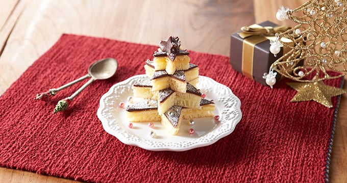 Precisely Cut Into a Decorative (and Delicious) Cake Topper