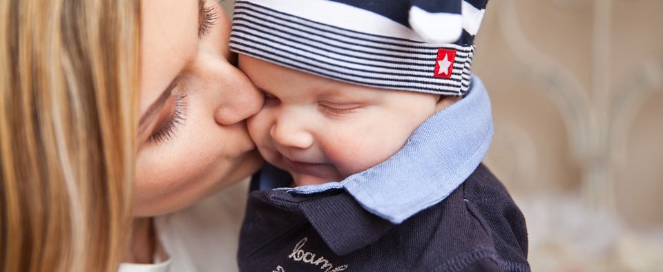 Should You Help a Struggling Mom in Public?