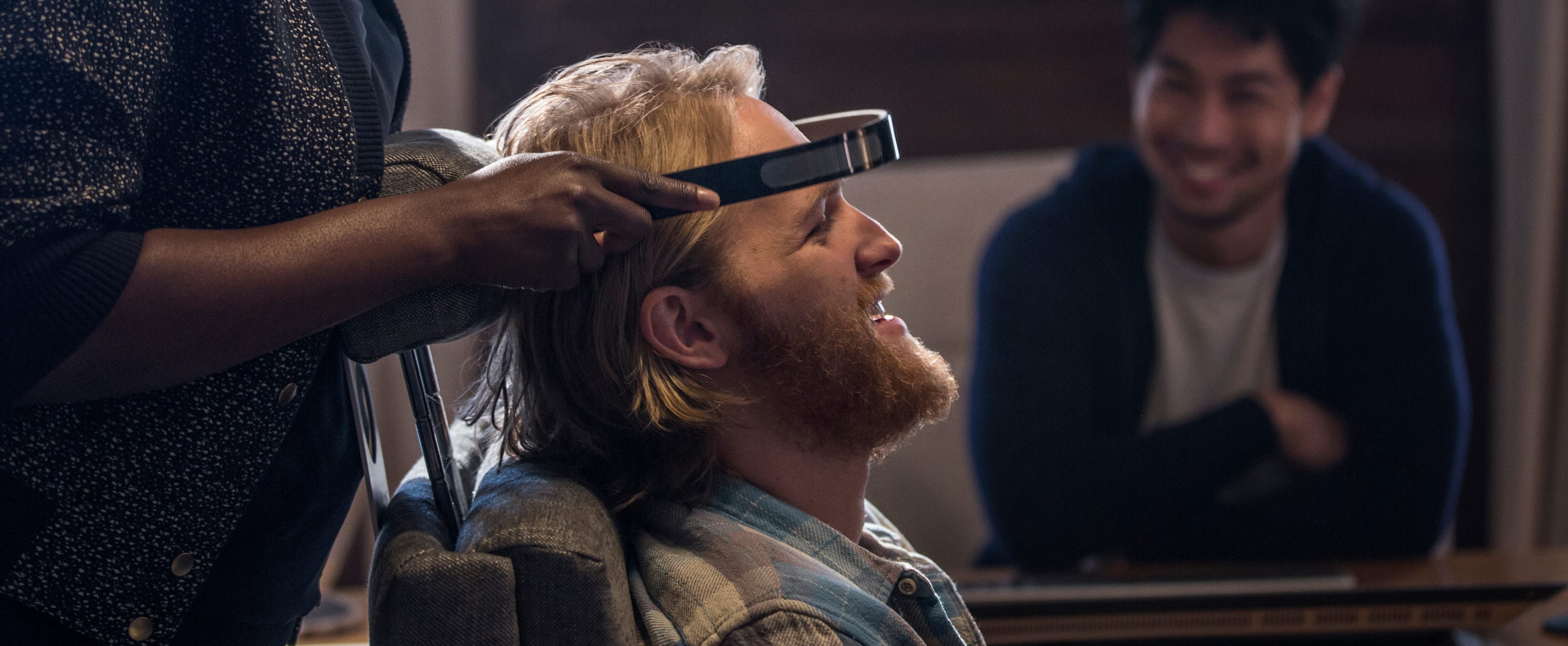 Black Mirror's "Playtest" Episode Review POPSUGAR Entertainment