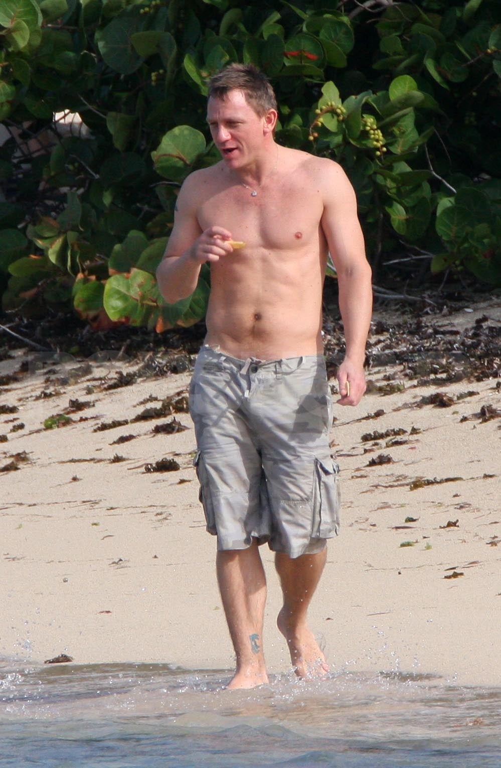 Photos of Daniel Craig Shirtless in St Barths with Satsuki Mitchell ...