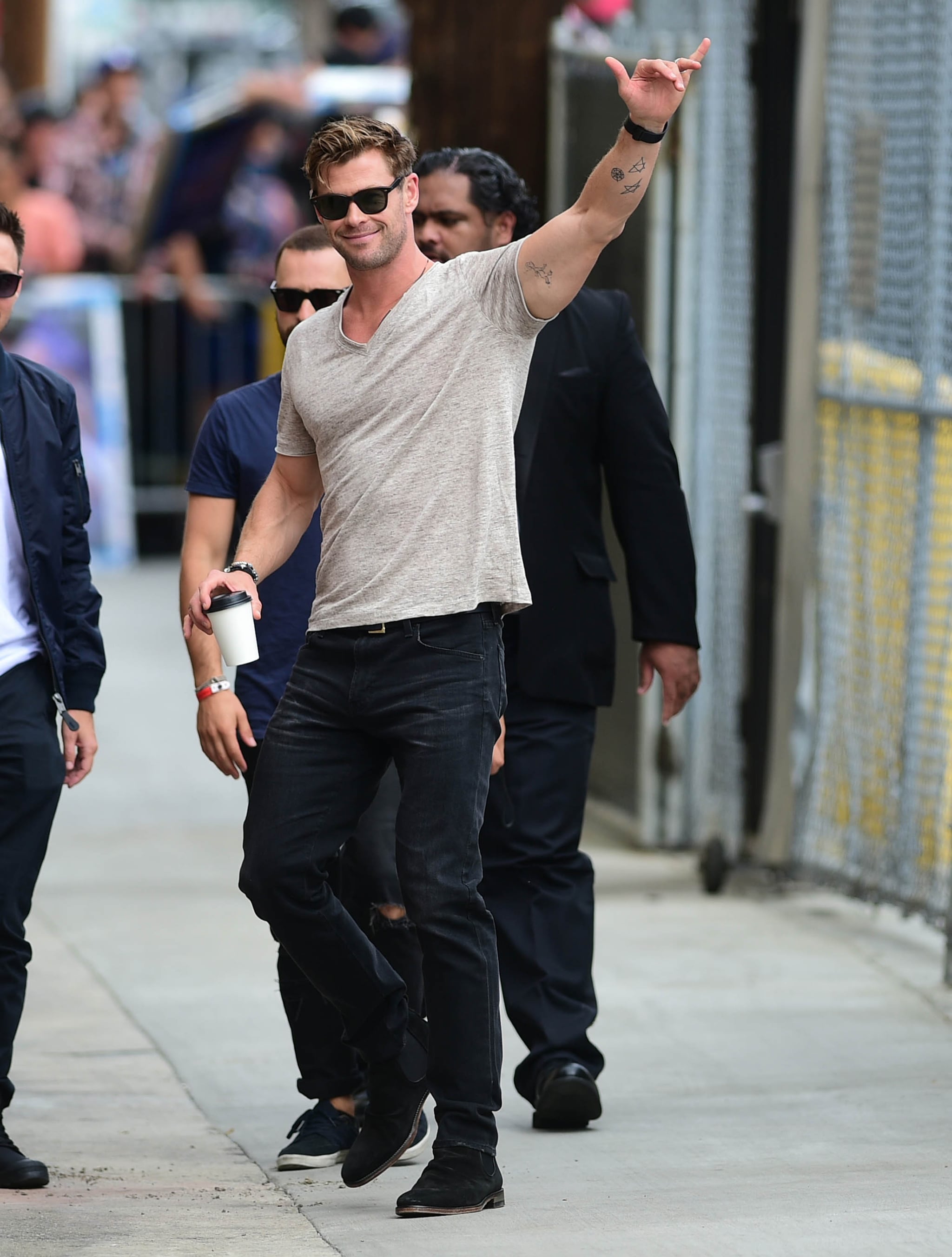 Sexy Chris Hemsworth Pictures 2019 Popsugar Celebrity Uk Chris' younger brother is liam hemsworth.