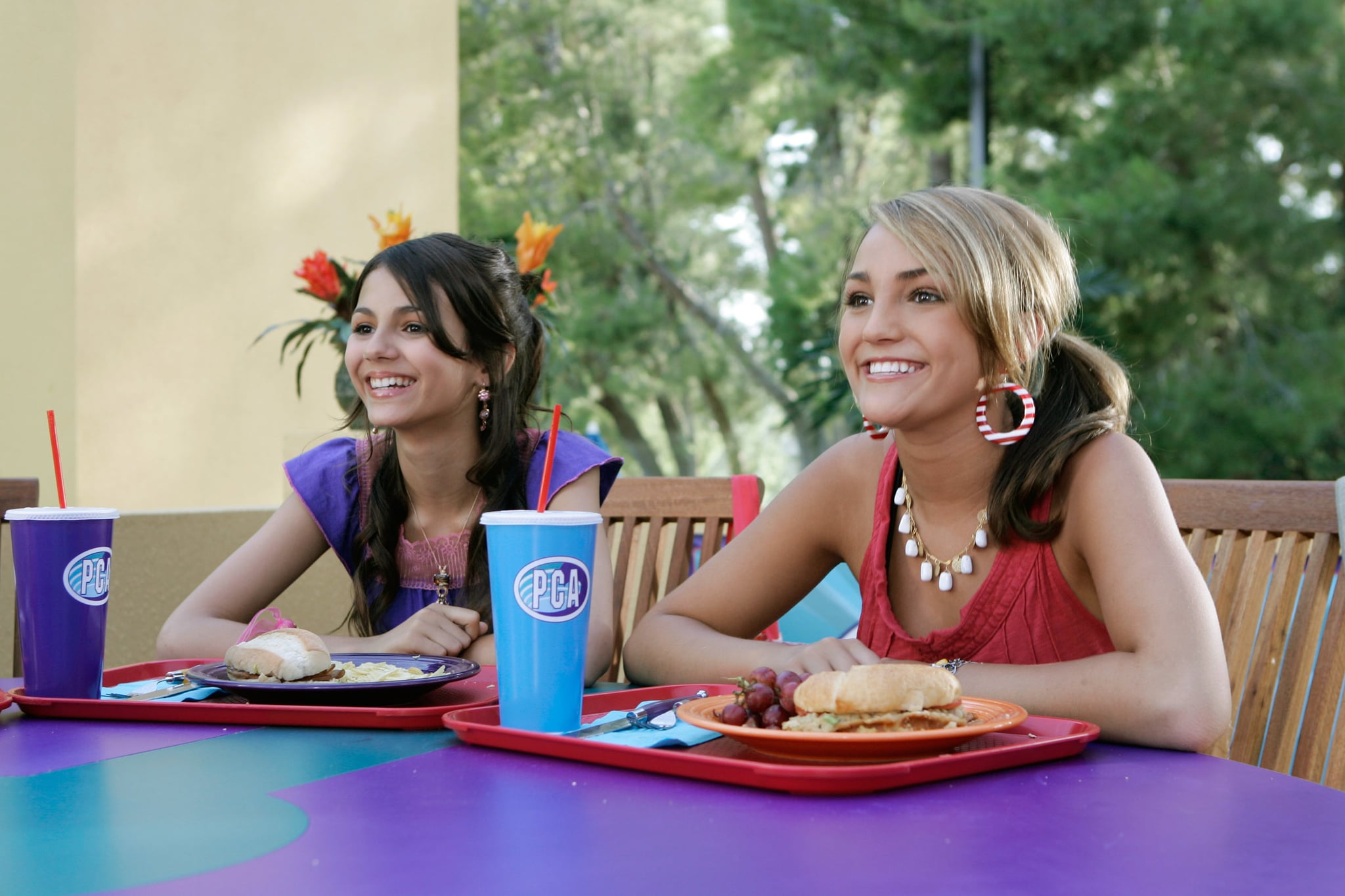 Zoey 101, (De Gauche À Droite) : Victoria Justice, Jamie Lynn Spears, 'Chase's Girlfriend', (Saison 3, Ép. 302, Diffusé Le 1Er Octobre 2006), 2005-08.  Photo : Mitchell Haddad / Nickelodeon / Courtoisie : Everett Collection