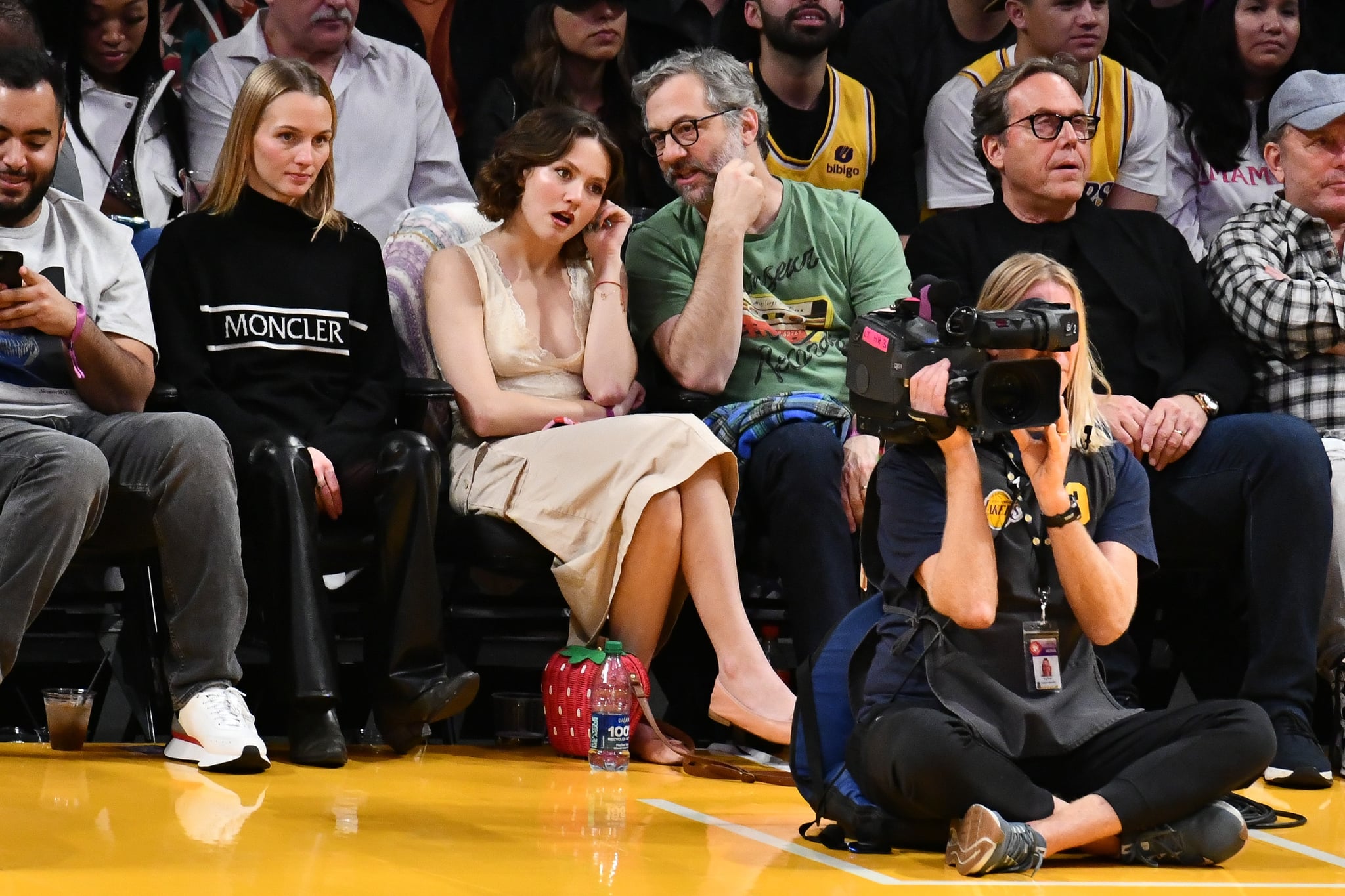 Iris Apatow and her dad Judd Apatow attend the Los Angeles Lakers