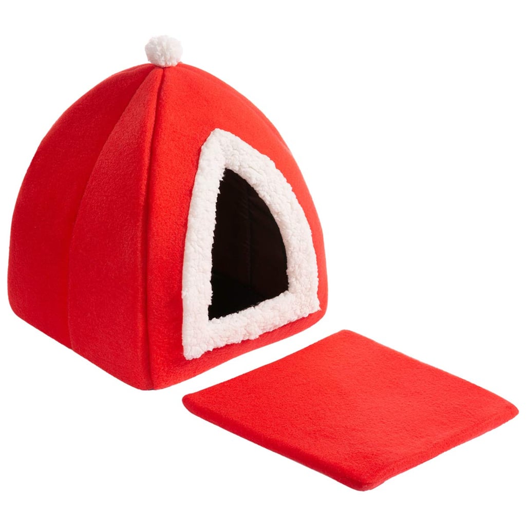 More Photos of the Hollypet Self-Warming 2-in-1 Cat Bed — Santa Hat