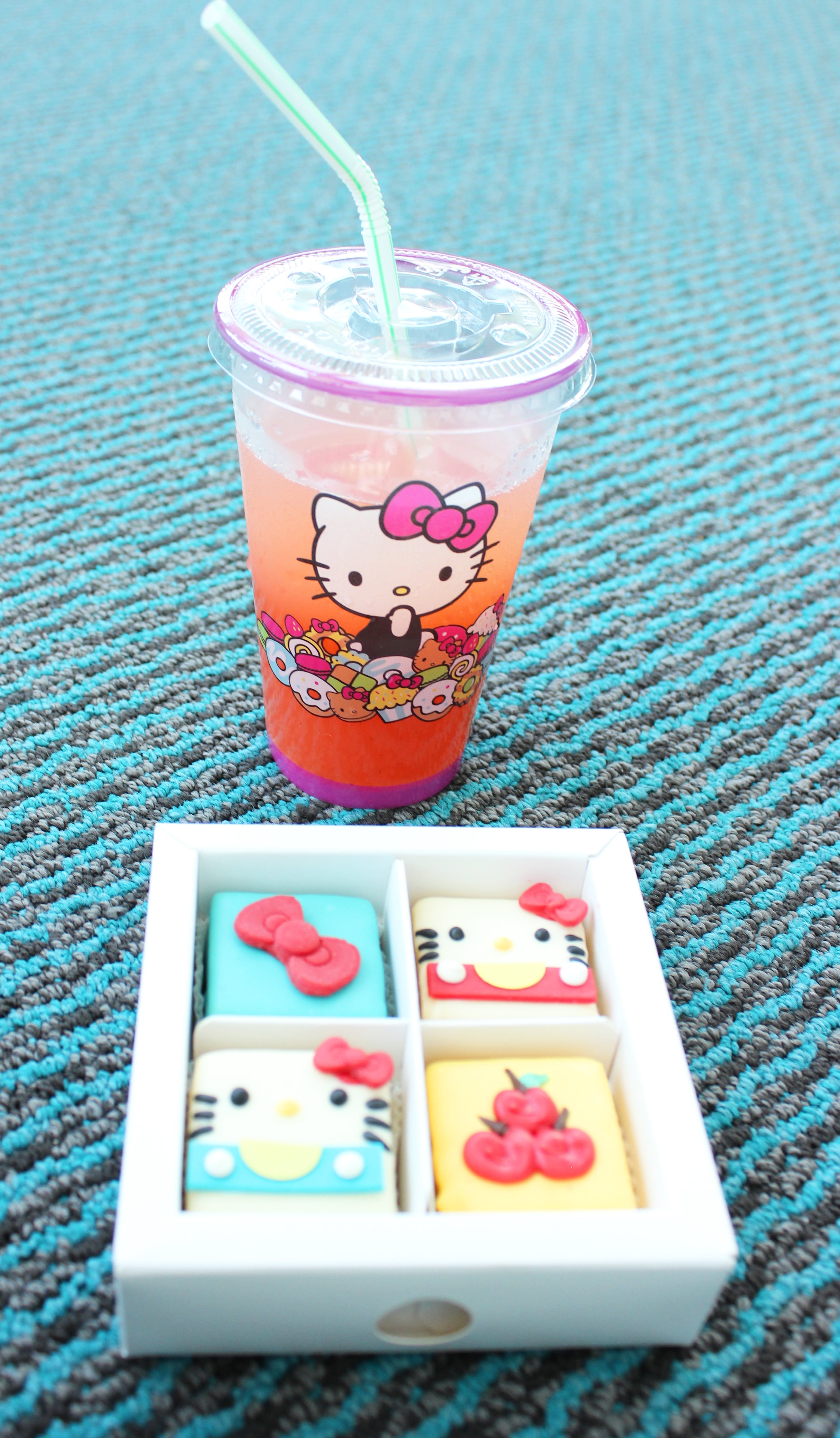 Hello Kitty Café Truck: Product Review – Turning the Pages