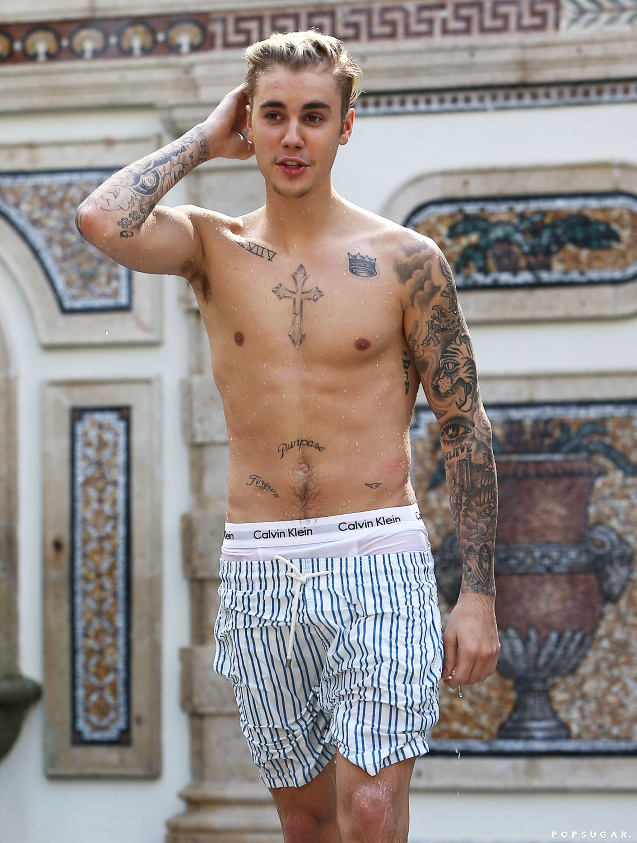 Celebrity Entertainment Christmas Came Early Shirtless Justin Bieber Goes For A Dip In