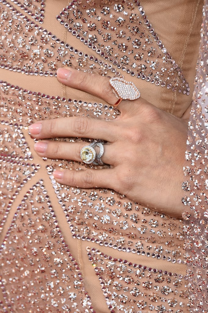 Carrie Underwood's Dress at the American Music Awards 2015