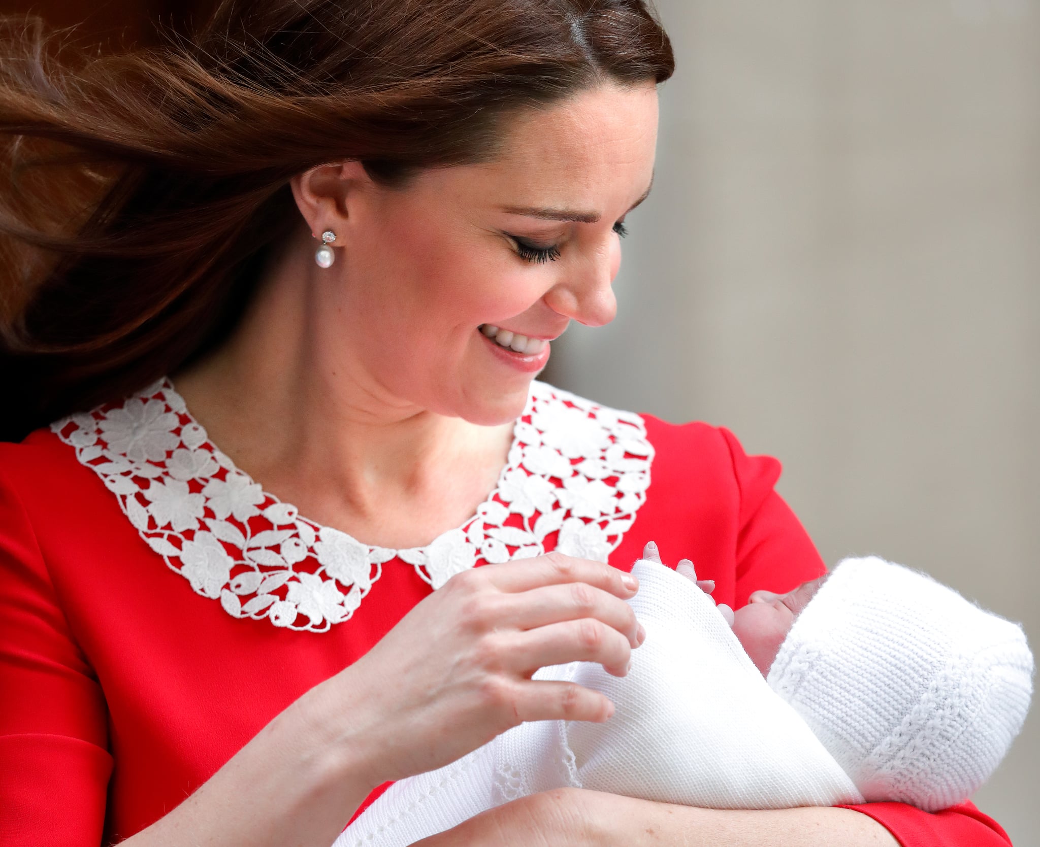 LONDON, UNITED KINGDOM - APRIL 23: (EMBARGOED FOR PUBLICATION IN UK NEWSPAPERS UNTIL 24 HOURS AFTER CREATE DATE AND TIME) Catherine, Duchess of Cambridge departs the Lindo Wing of St Mary's Hospital with her newborn baby son on April 23, 2018 in London, England. The Duchess delivered a boy at 11:01 am, weighing 8lbs 7oz, who will be fifth in line to the throne. (Photo by Max Mumby/Indigo/Getty Images)