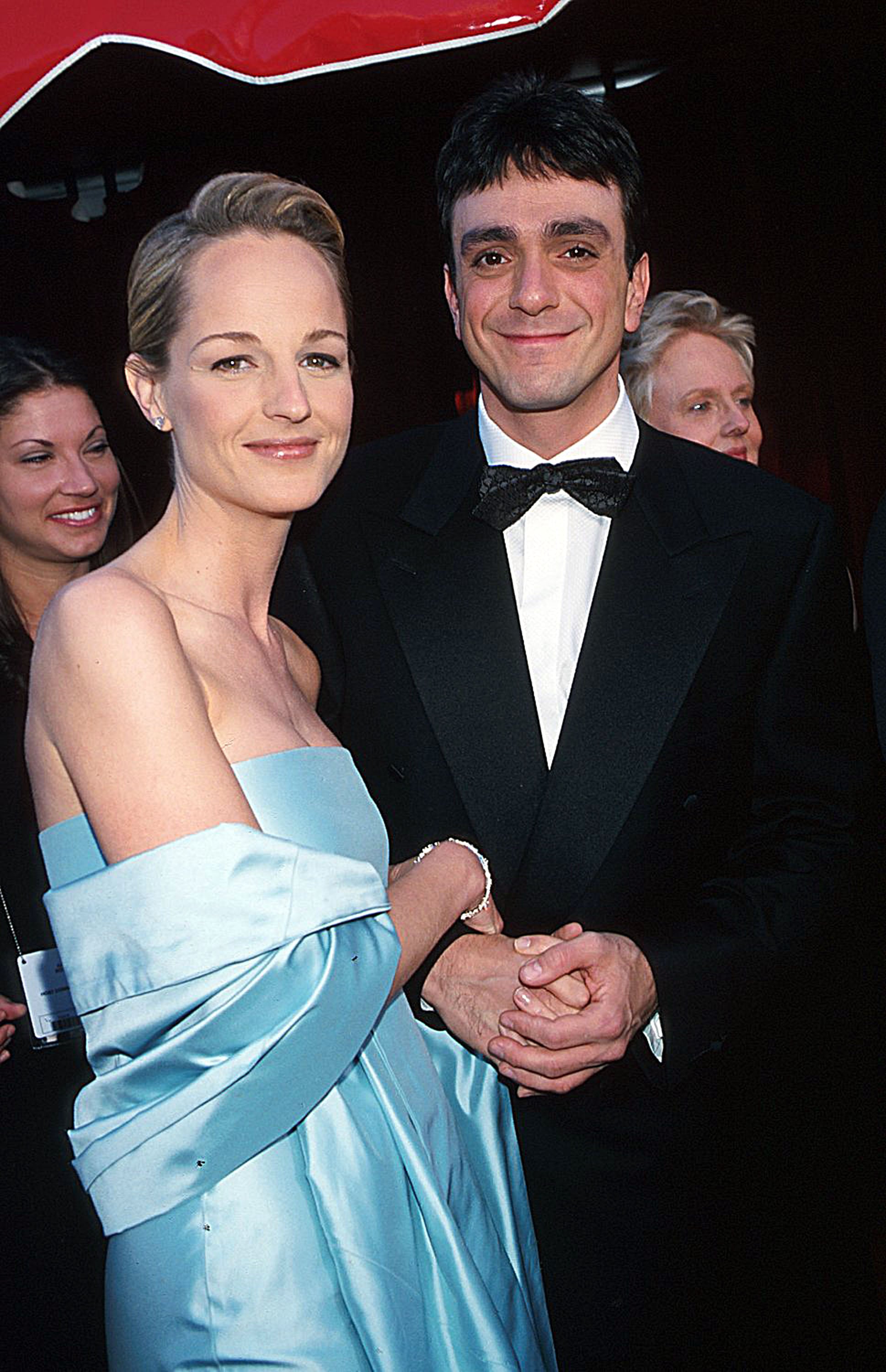 Helen Hunt and Hank Azaria | 15 Photos of Celebrity Couples at the 1998 Oscars That Will Flood You With Nostalgia | POPSUGAR Celebrity Photo 2