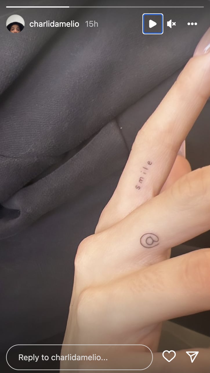 corazón ecuación ligado Charli D'Amelio's @ and "Smile" Tattoo | The Meanings Behind Charli D'Amelio's  Tiny Tattoos | POPSUGAR Beauty Photo 6
