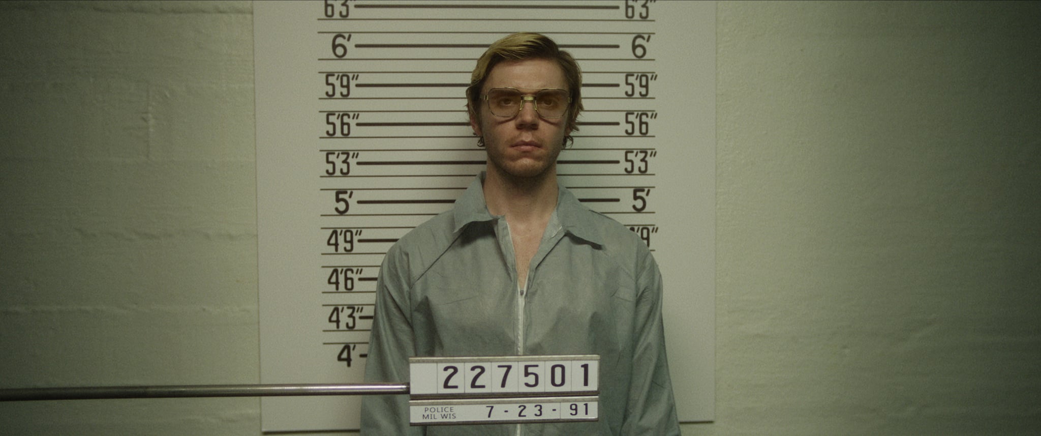 Dahmer. Monster: The Jeffrey Dahmer Story. Evan Peters as Jeffrey Dahmer in episode 102 of Dahmer. Monster: The Jeffrey Dahmer Story. Cr. Courtesy Of Netflix  2022