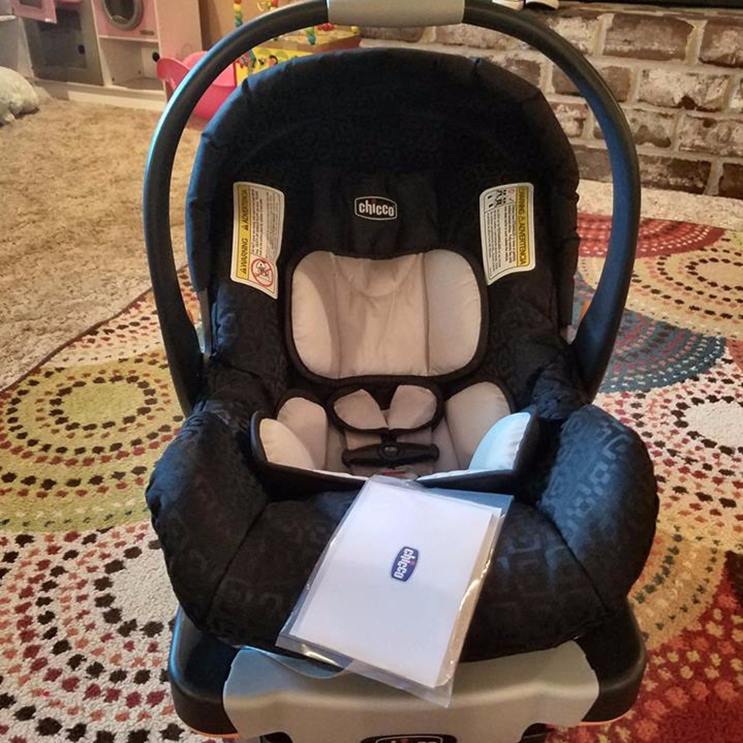 Stranger Delivers A Car Seat To Mom In Need Popsugar Family Carseats take a real beating, especially if your children eat while in them. stranger delivers a car seat to mom in