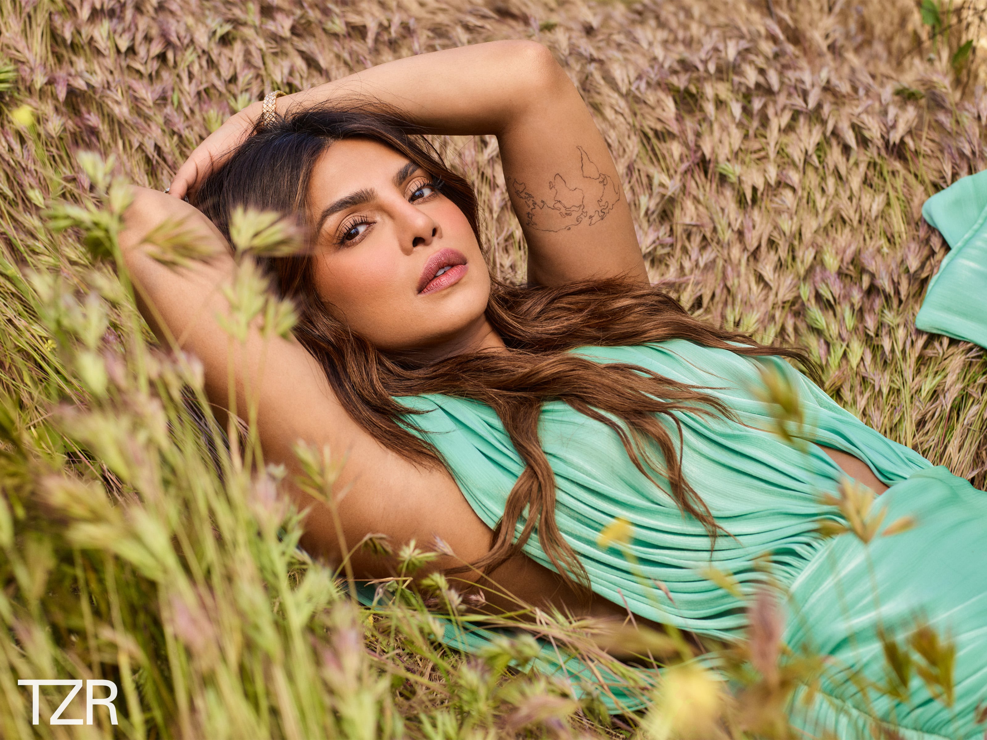 Priyanka Chopra's Side-Cutout Green Dress in The Zoe Report | POPSUGAR  Fashion