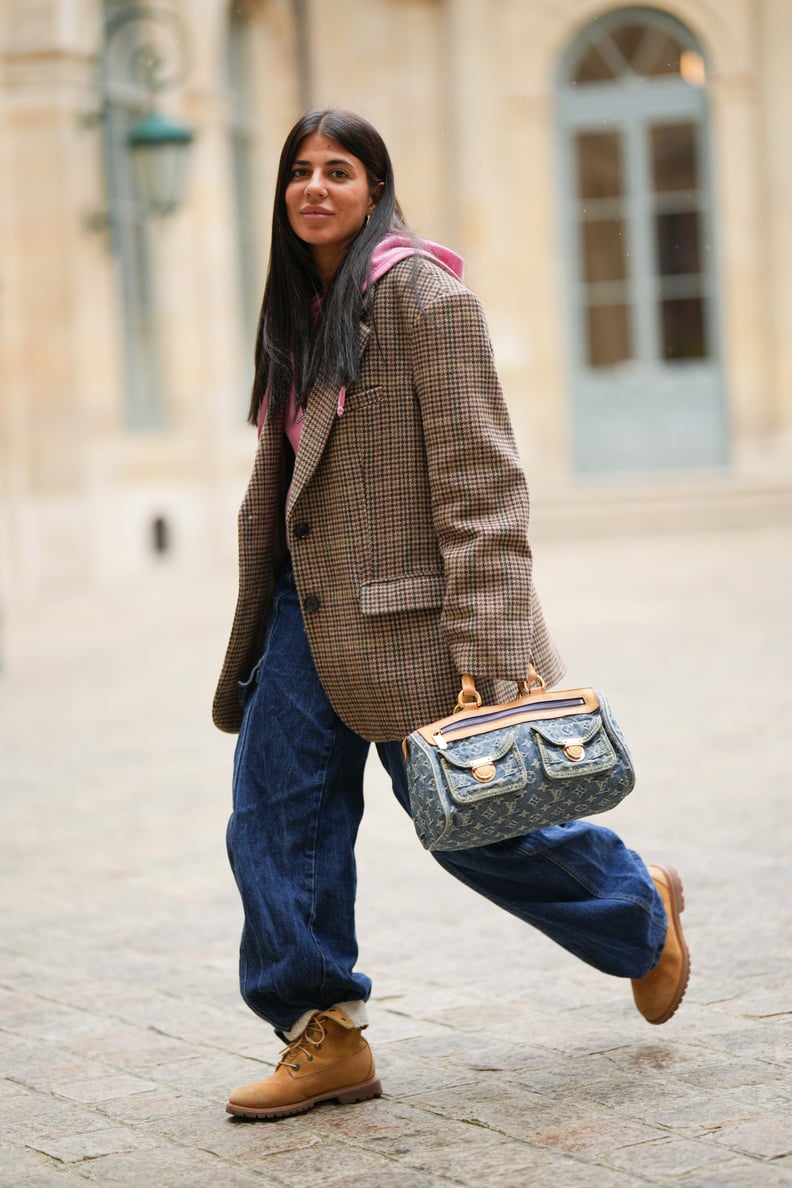 Baggy-Jeans Outfit: With a Hoodie and Work Boots