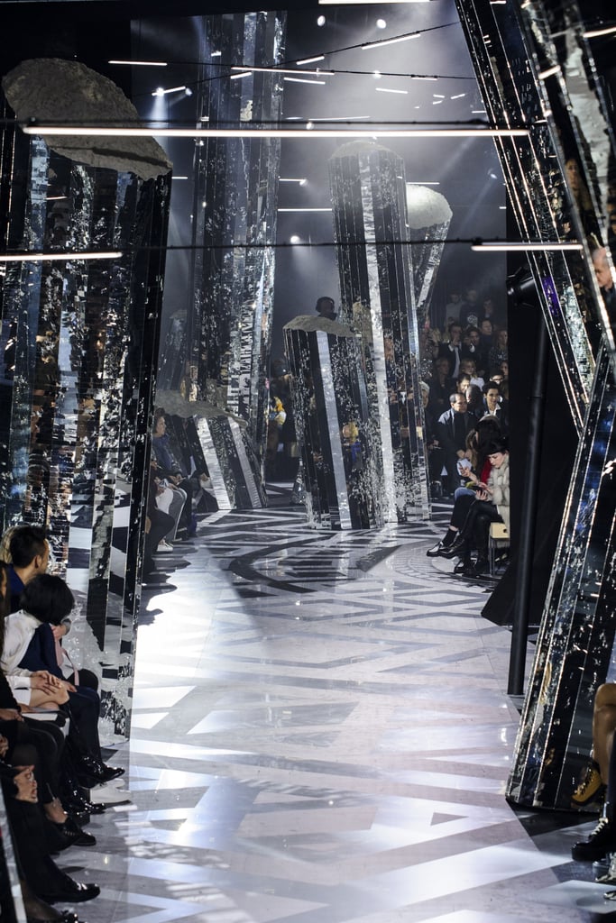 Louis Vuitton Fall 2016 Runway