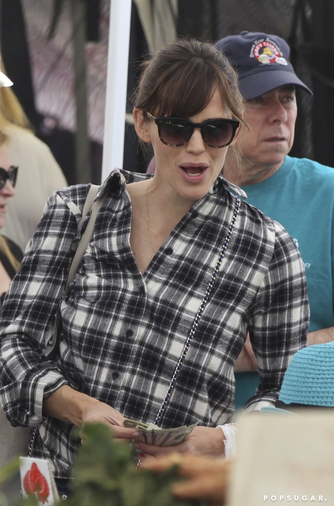 Jennifer Garner shopped for fresh produce at the farmers market in LA on Sunday.