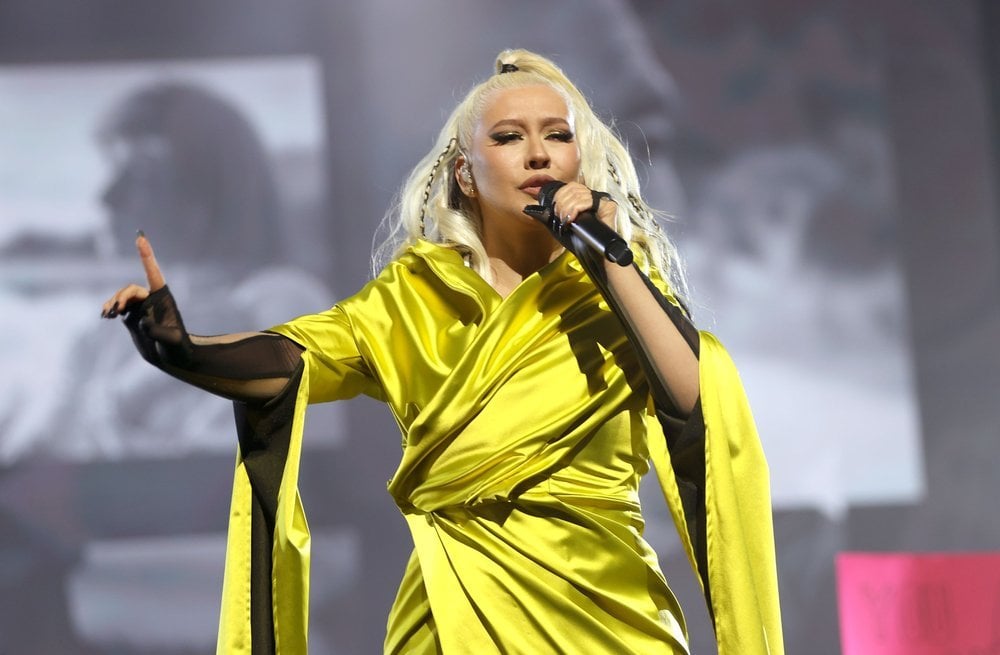 Christina Aguilera Just Brought Back Her Dirrty Hair Color Popsugar Beauty 5793