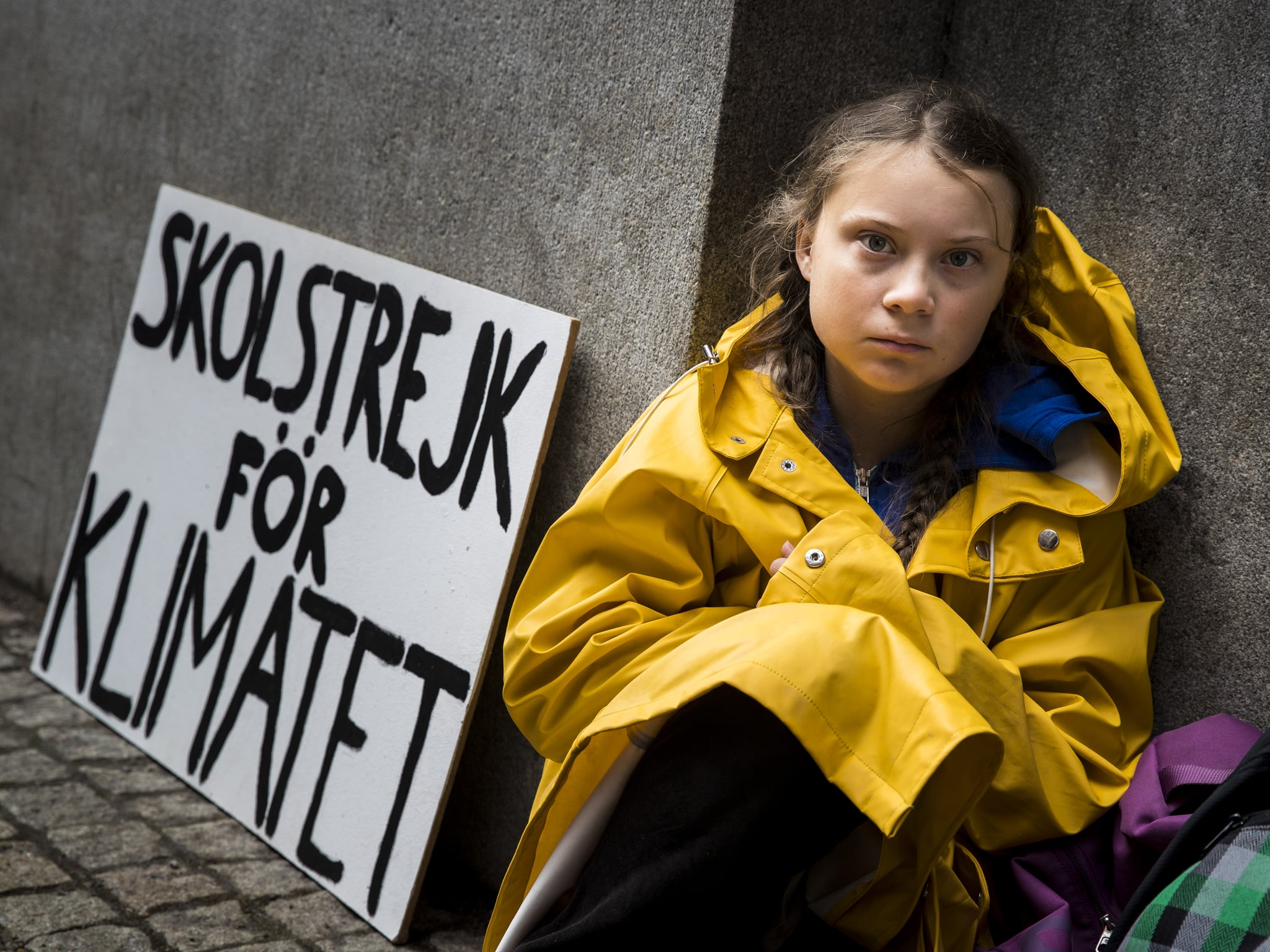 STOCKHOLM, SWEDEN - AUGUST 28: Fifteen year old Swedish student Greta Thunberg leads a school strike and sits outside of Riksdagen, the Swedish parliament building, in order to raises awareness for climate change on August 28, 2018 in Stockholm, Sweden. (Photo by MICHAEL CAMPANELLA/Getty Images)