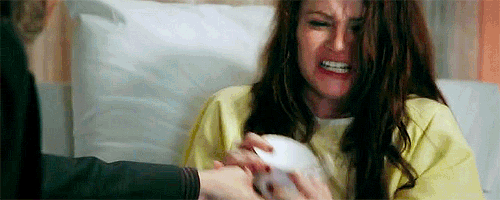 But things go awry when Belle gets pushed over the town line and forgets who she is. RIP chipped cup.