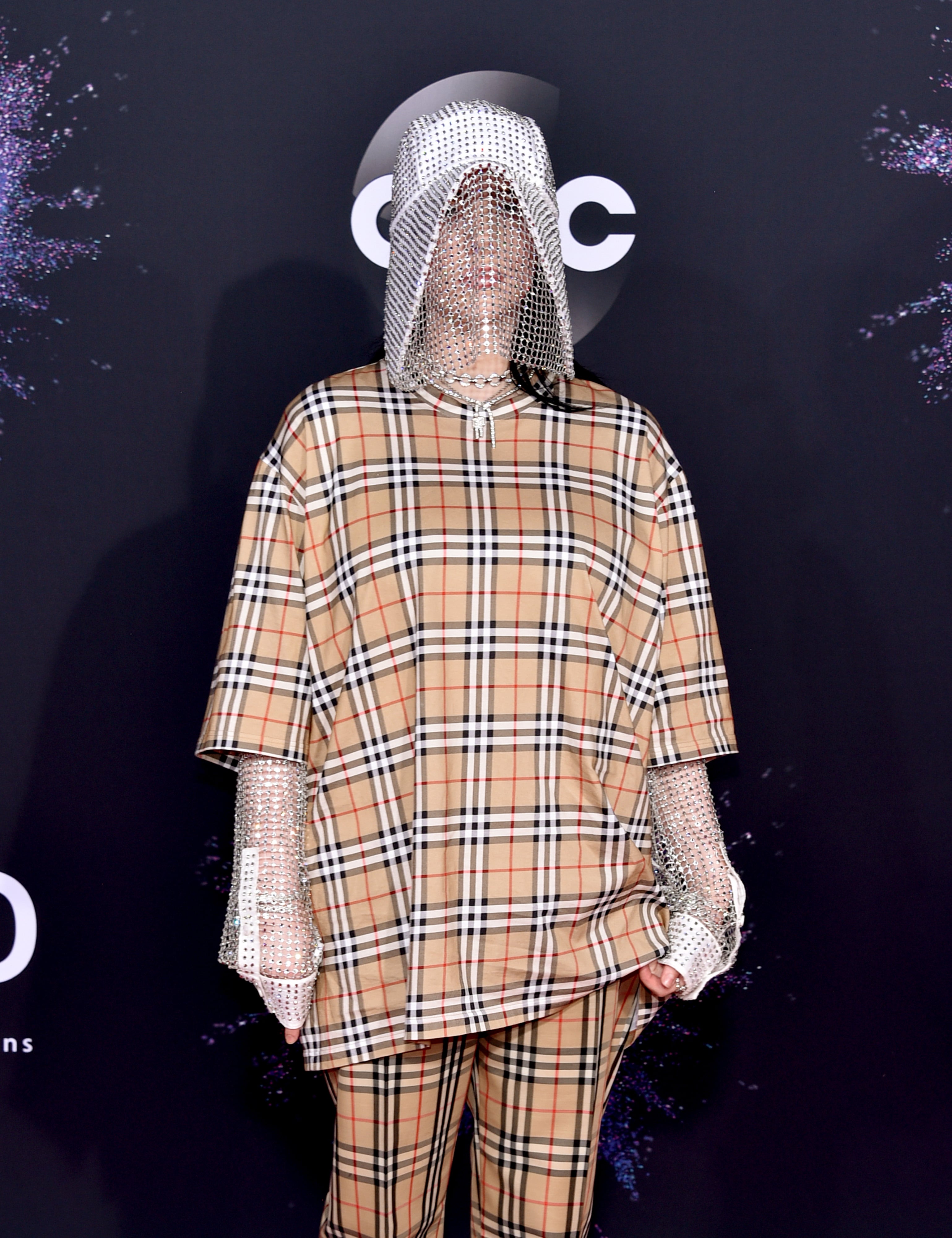 Billie Eilish s Burberry Chain Mask at the AMAs 2019 POPSUGAR