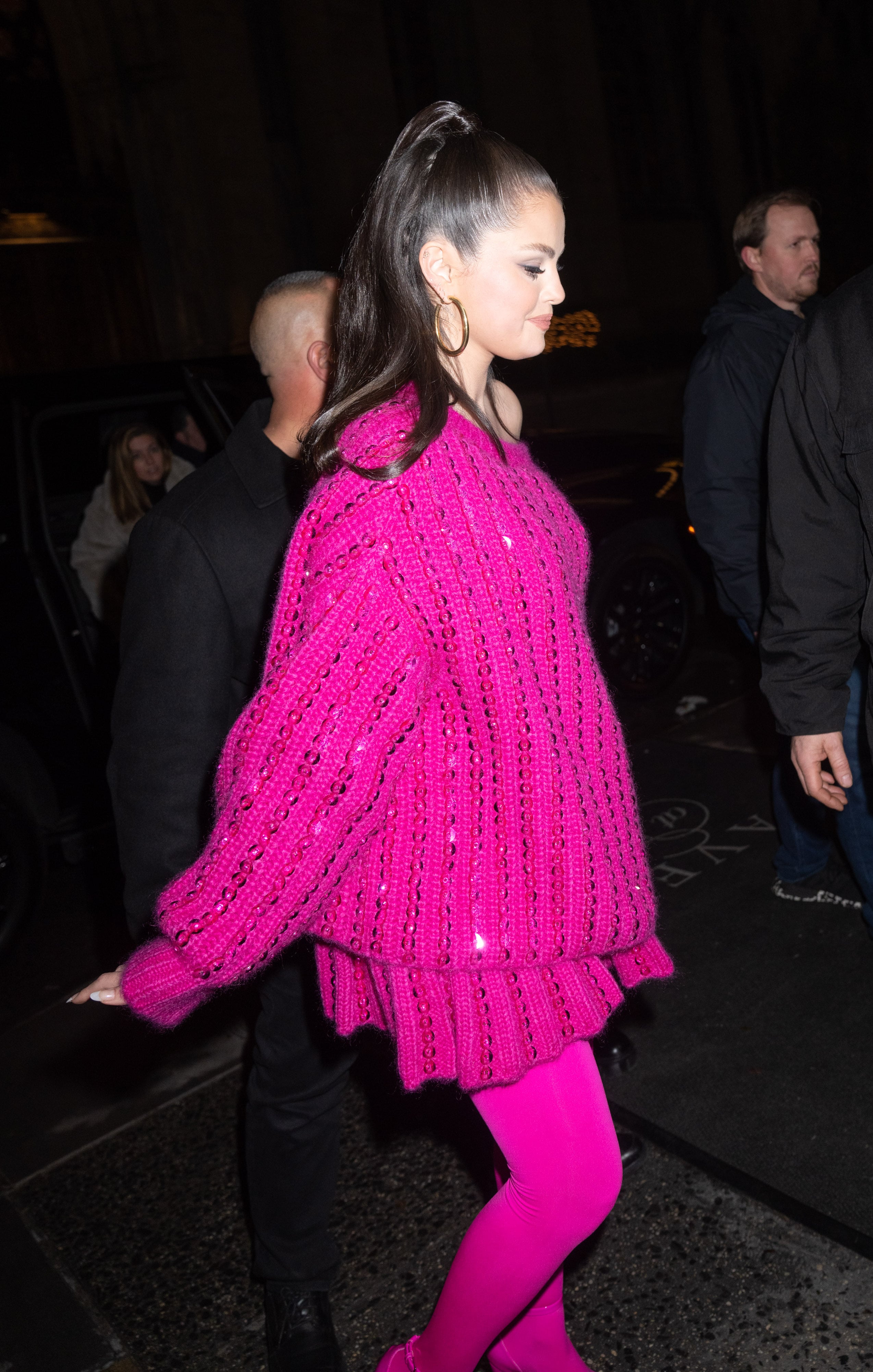 Selena Gomez Bright Pink Oversized Sweatshirt Street Style Autumn