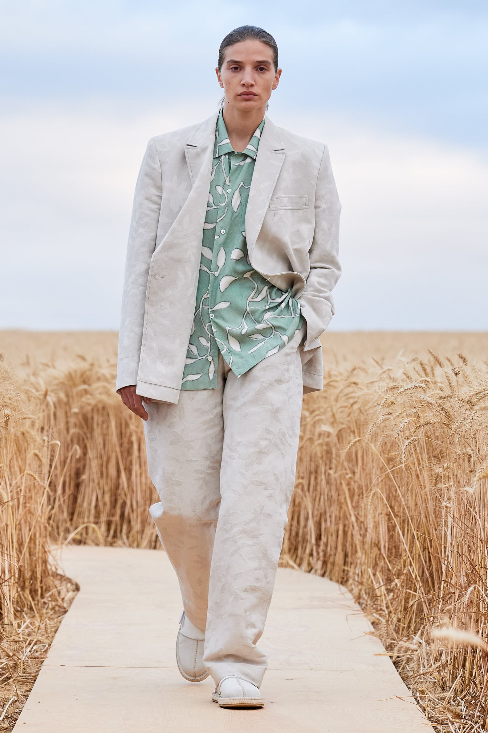 Jacquemus's Spring/Summer 2021 Show Was in a Wheat Field | PS Fashion