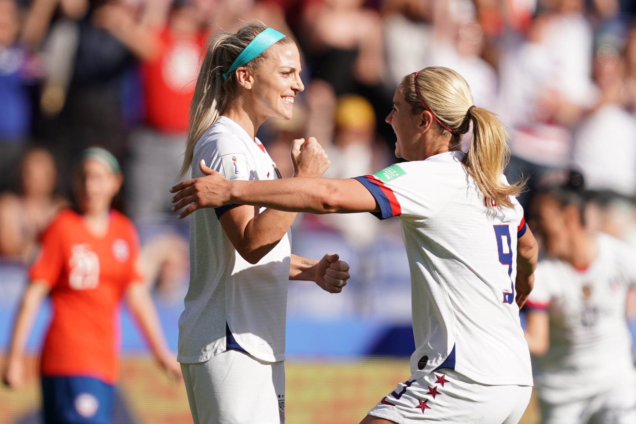 PARIS, FRANCE - JUNE 16: Players of the USA celebrate Julie Ertz's goal during the 2019 FIFA Women's World Cup France group F match between USA and Chile at Parc des Princes on June 16, 2019 in Paris, France. (Photo by Daniela Porcelli/Getty Images)