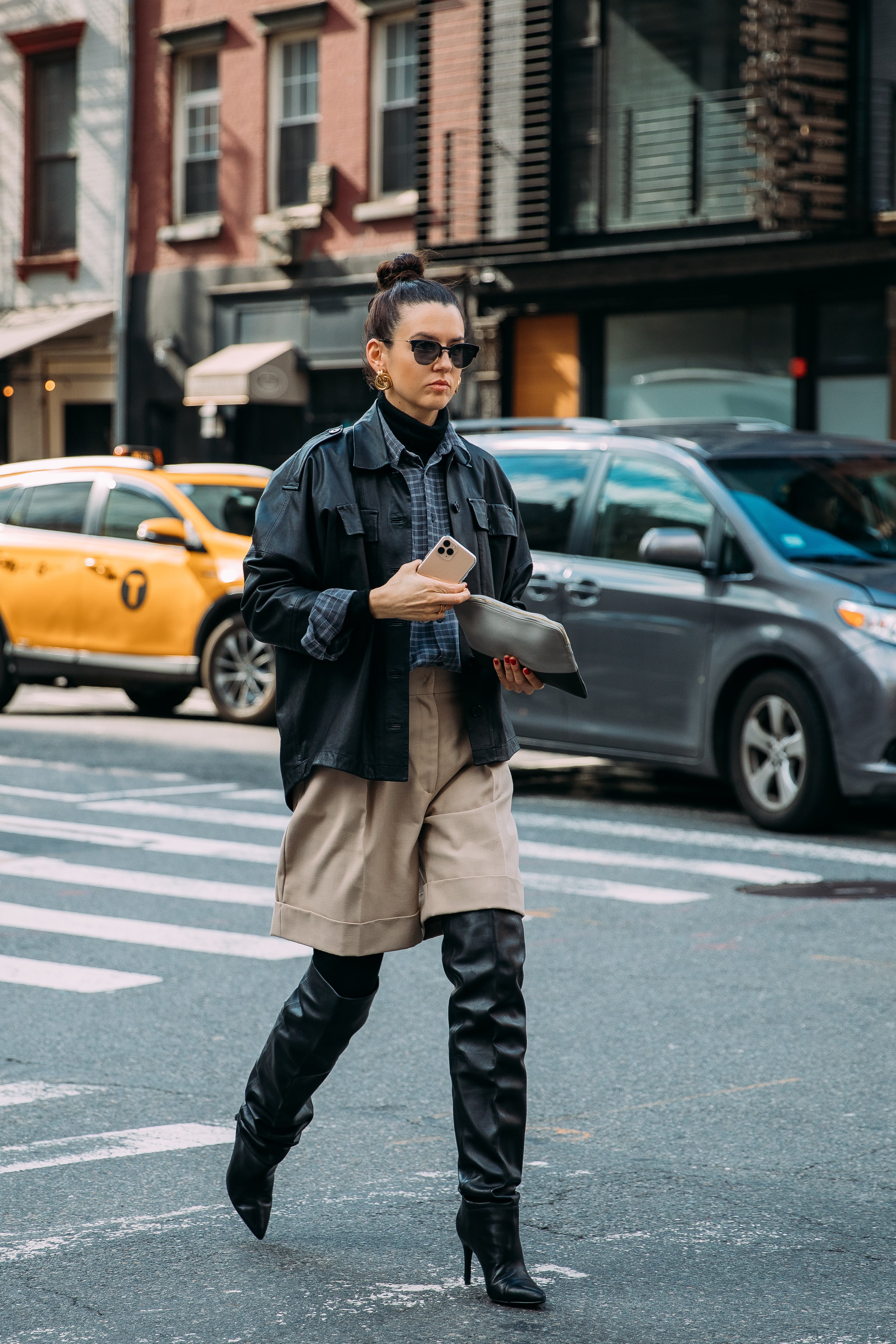 How to Wear Bermuda Shorts With Boots PS Fashion