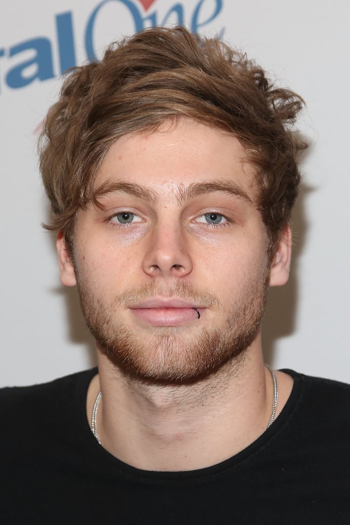 Sexy Luke Hemmings Pictures