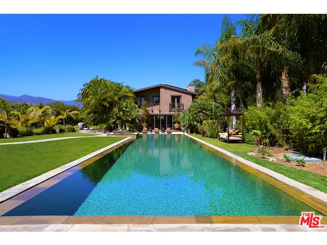 Would this be a celebrity home without a stunning pool?